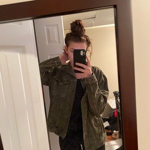 Meet your Posher, Coraly